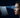 Illustration conceptuelle du suivi oculaire : un écran ViewX et des faisceaux lumineux projetés vers les yeux d'une personne.